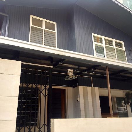 The Hub District Hostel And Dorm Makati City Bagian luar foto