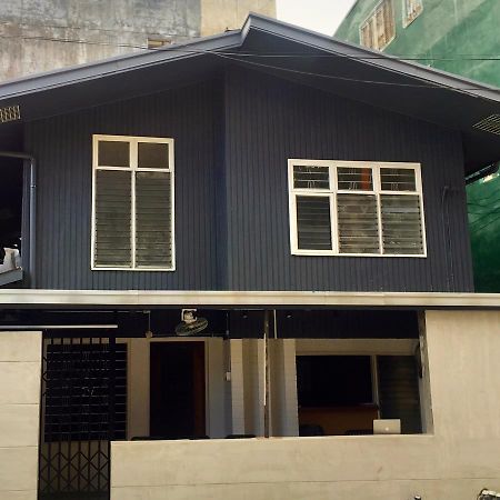 The Hub District Hostel And Dorm Makati City Bagian luar foto