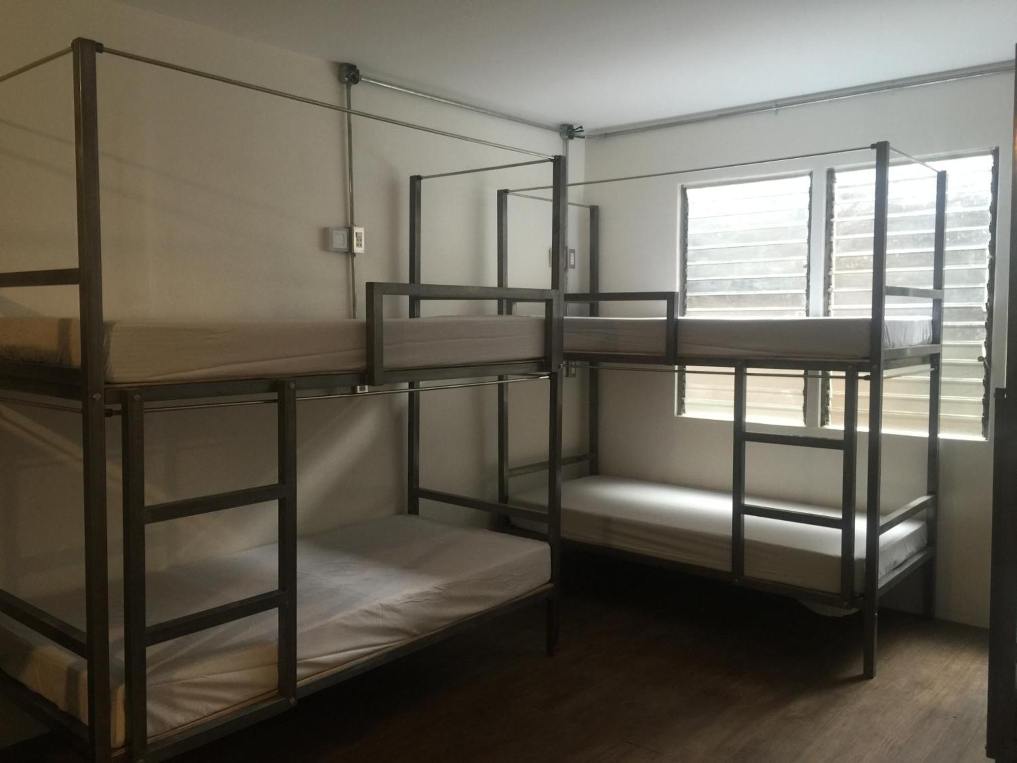 The Hub District Hostel And Dorm Makati City Bagian luar foto