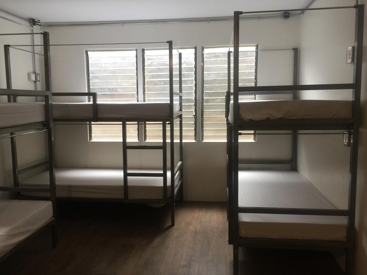 The Hub District Hostel And Dorm Makati City Bagian luar foto
