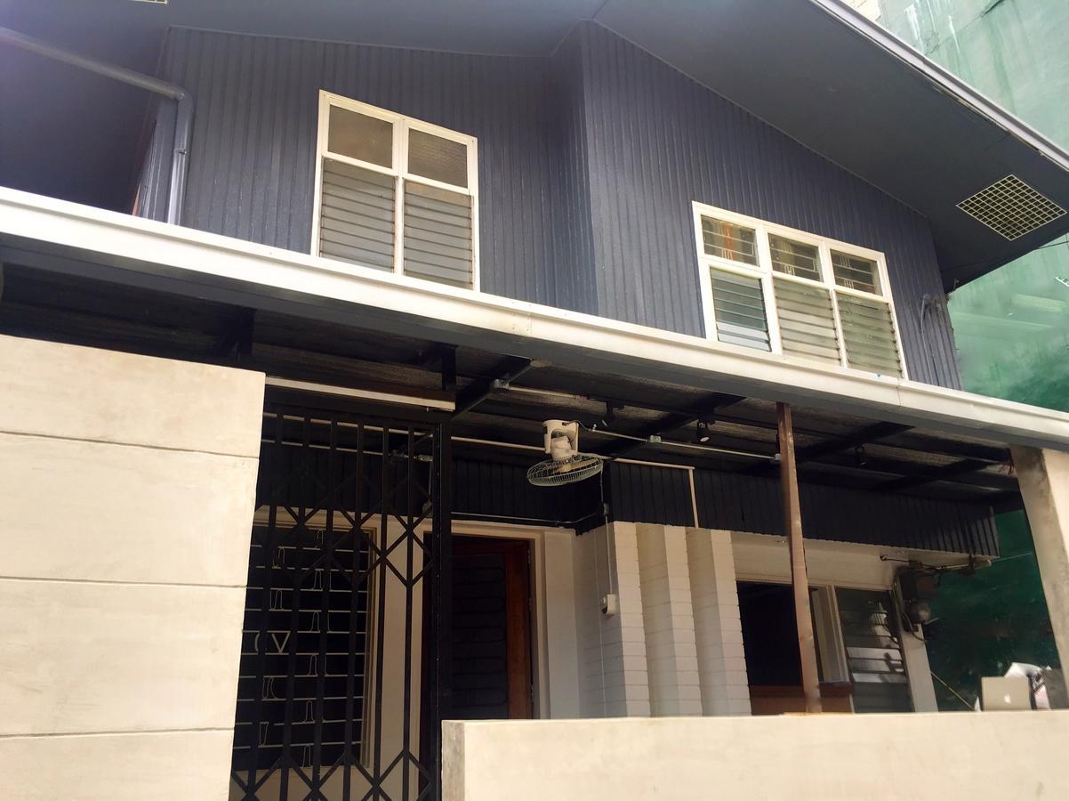 The Hub District Hostel And Dorm Makati City Bagian luar foto