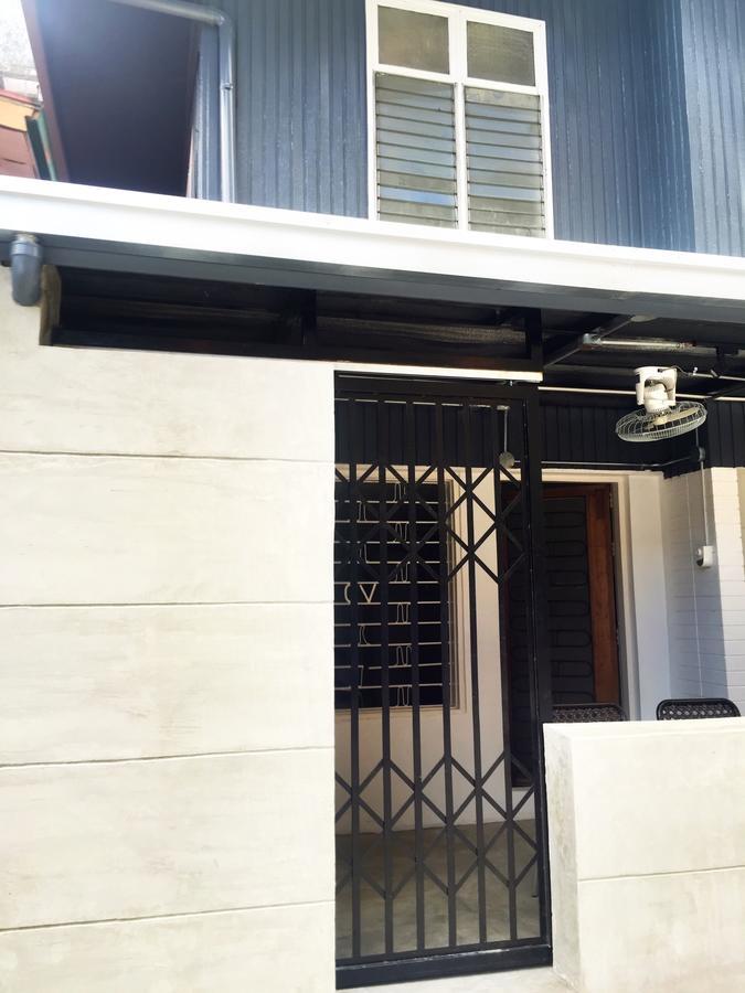 The Hub District Hostel And Dorm Makati City Bagian luar foto